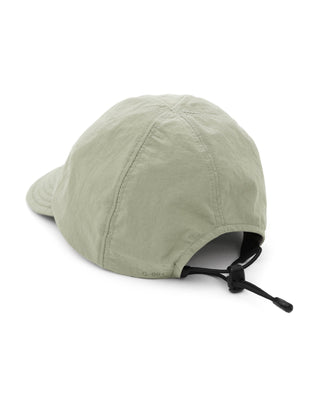 Cap with short visor offering comfort