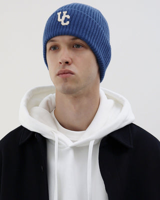 A model wearing a fisherman beanie