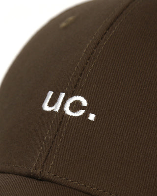 A contemporary cap with a long visor for a sleek look.