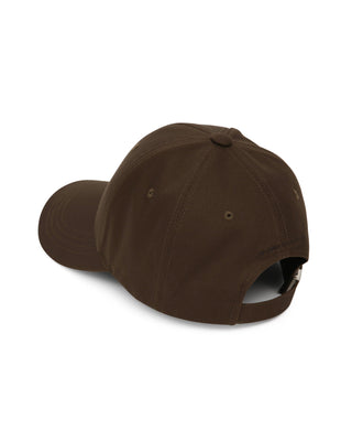 A simple and versatile ball cap for all occasions.