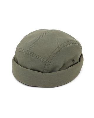 Brimless cap with minimalist style