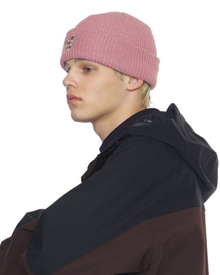 Short beanie with a minimalist design