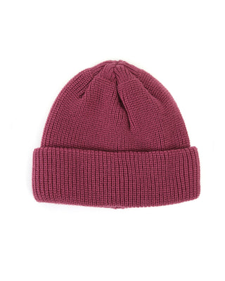 Short beanie with a minimalist design