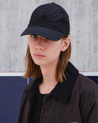 Classic baseball cap with a comfortable fit.