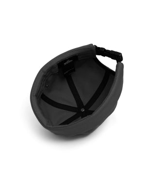 Brimless cap with a minimalist design